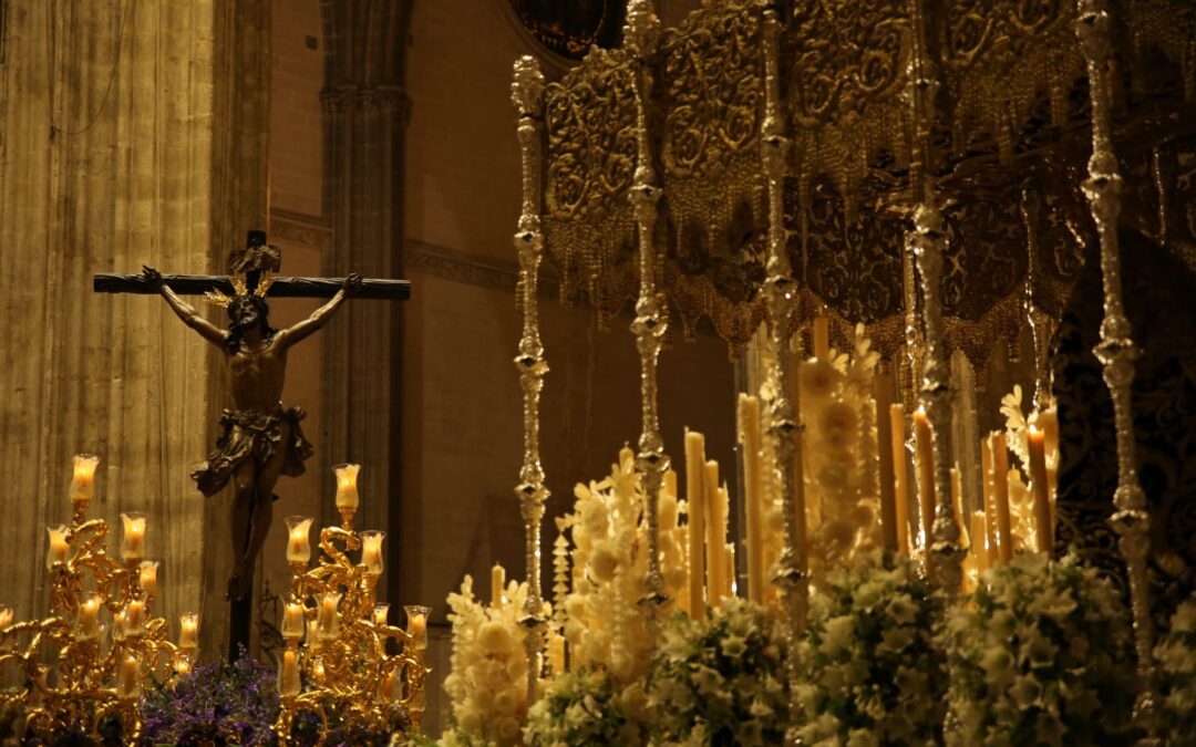 Las Esperanzas, El Cachorro y el Gran Poder ya están en la Catedral para participar en la Procesión de Clausura